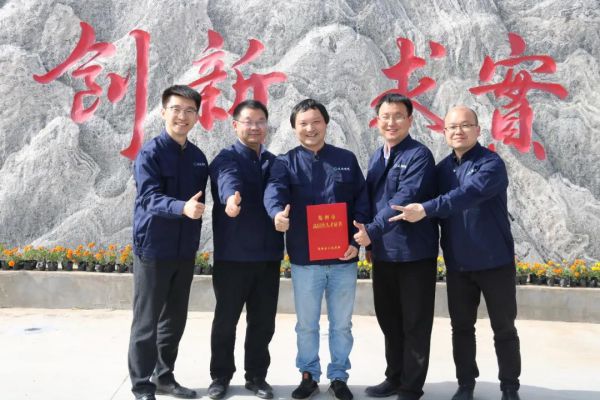 Van -Research’s Chief Engineer Awarded the Honorary Title of “Zhengzhou Leading Talent”